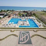 Hotel Armas Life