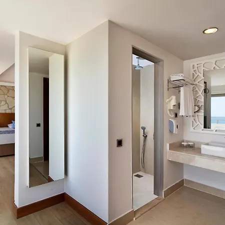 Armas Life Hotel 5*