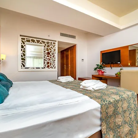 Hotell Armas Life 5*