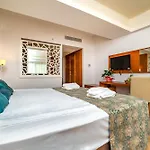 Otel Armas Life 5*